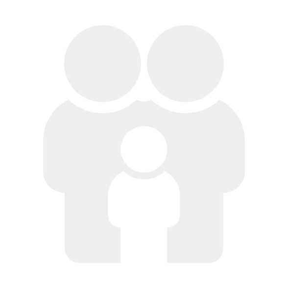 Icône de famille avec deux adultes et un enfant debout devant eux.